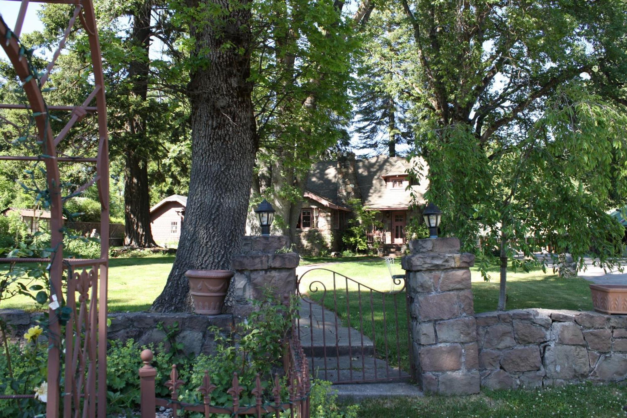 Strawberry Valley Inn Mount Shasta Eksteriør bilde